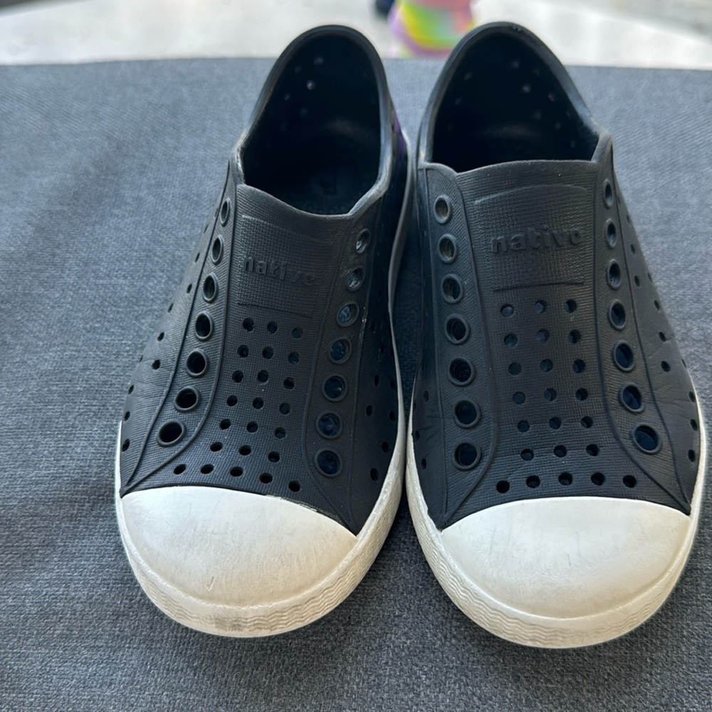 Native shoes black white with lightening⚡️toddler size 9